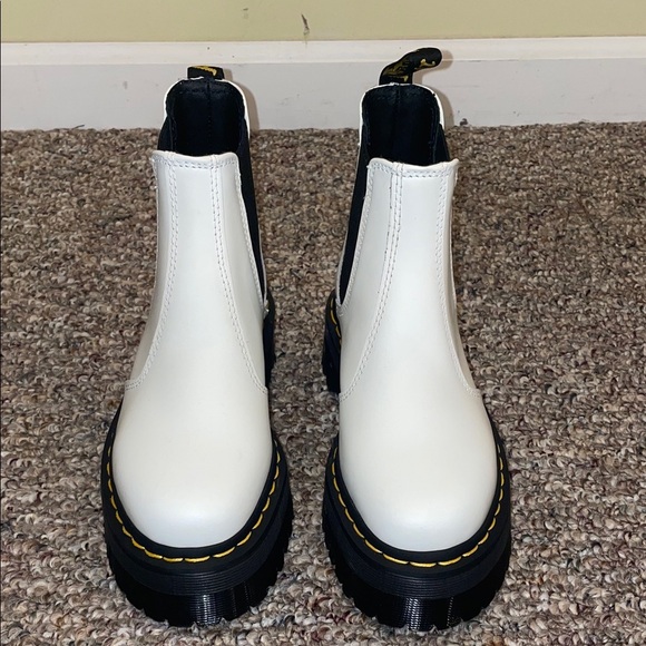Unisex New Dr. Martens White Quad Smooth Leather Platform Chelsea Boots M4 W5 - Picture 2 of 10